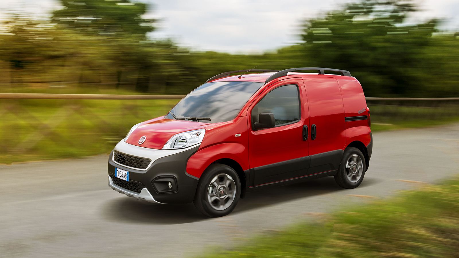 Fiat Fiorino με 173 ευρώ/μήνα (μηνιαίο μίσθωμα 225 ευρώ, χωρίς προκαταβολή).
