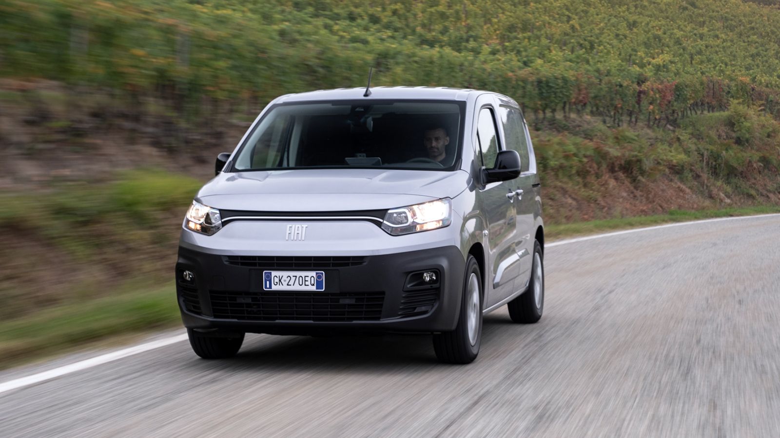 To Fiat Doblo αποτελεί μια από τις κορυφαίες προτάσεις στην ελληνική αγορά των Μικρών Vans κατά τη διάρκεια της τελευταίας 20ετίας! 