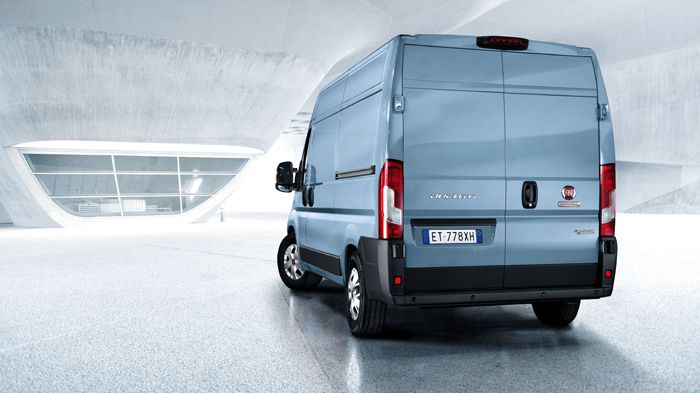 Μέσα στους προσεχείς μήνες αναμένεται να λανσαριστούν και στην ελληνική αγορά οι εκδόσεις «Natural Power» του νέου Fiat Ducato. 