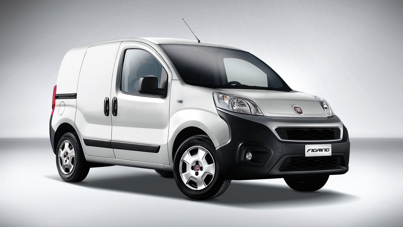 Το ανανεωμένο Fiat Fiorino με τους νέους κινητήρες τεχνολογίας Euro6 με ισχύ από 77 – 95 ίππους, θα φέρει μερικώς τροποποιημένη σχεδίαση αμαξώμα