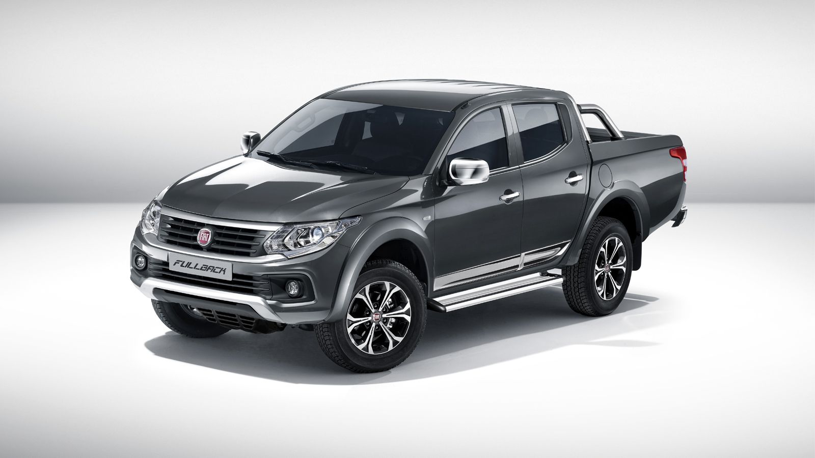 Το νέο Fiat Fullback θα είναι διαθέσιμο στην ελληνική αγορά σε εκδόσεις με επιμηκυμένη (Extended) και διπλή (Double) καμπίνα επιβατών.