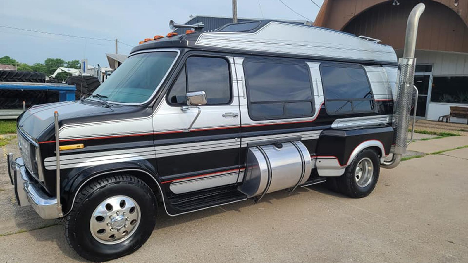 Πουλήθηκε και μάλιστα για καλά λεφτά ένα επιβατικό van της Ford του 1991 που την είδε φορτηγό!