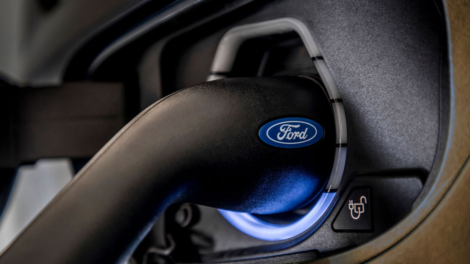 Η Ford έχει προγραμματίσει επενδύσεις ύψους 11 δις δολάρια για την εξέλιξη ηλεκτροκίνητων εκδόσεων σε όλη τη γκάμα των εκπροσώπων της.