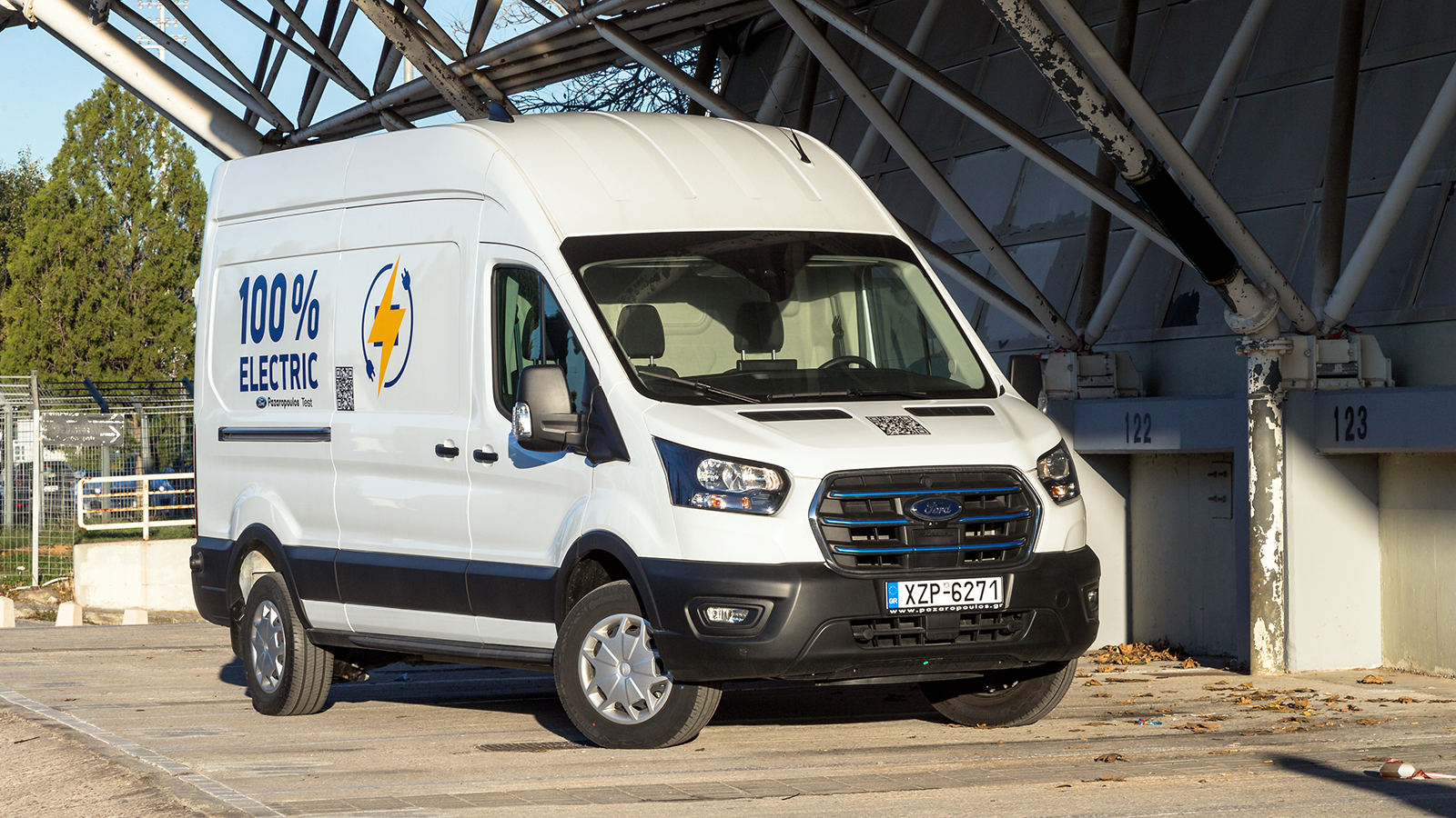Ford E-Transit: Βάζει την πόλη στην... πρίζα