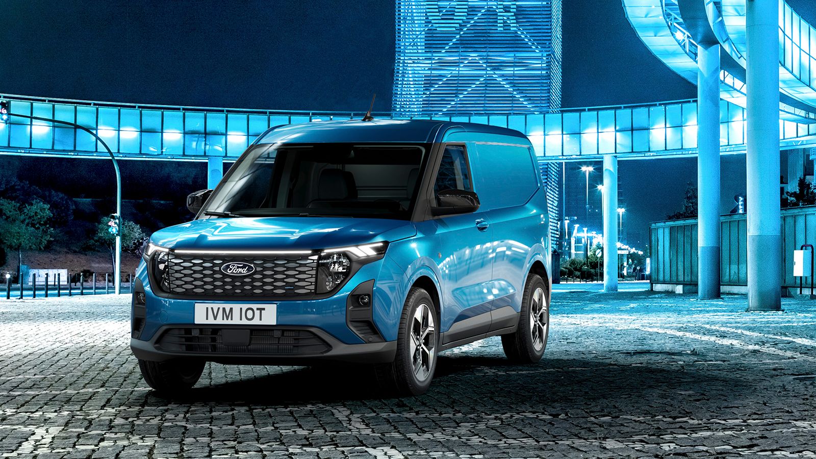 Οι παραδόσεις του νέου Ford Transit Courier θα ξεκινήσουν ως το τέλος του 2023 ενώ, από το καλοκαίρι του 2024 αναμένεται και το E-Transit Courier