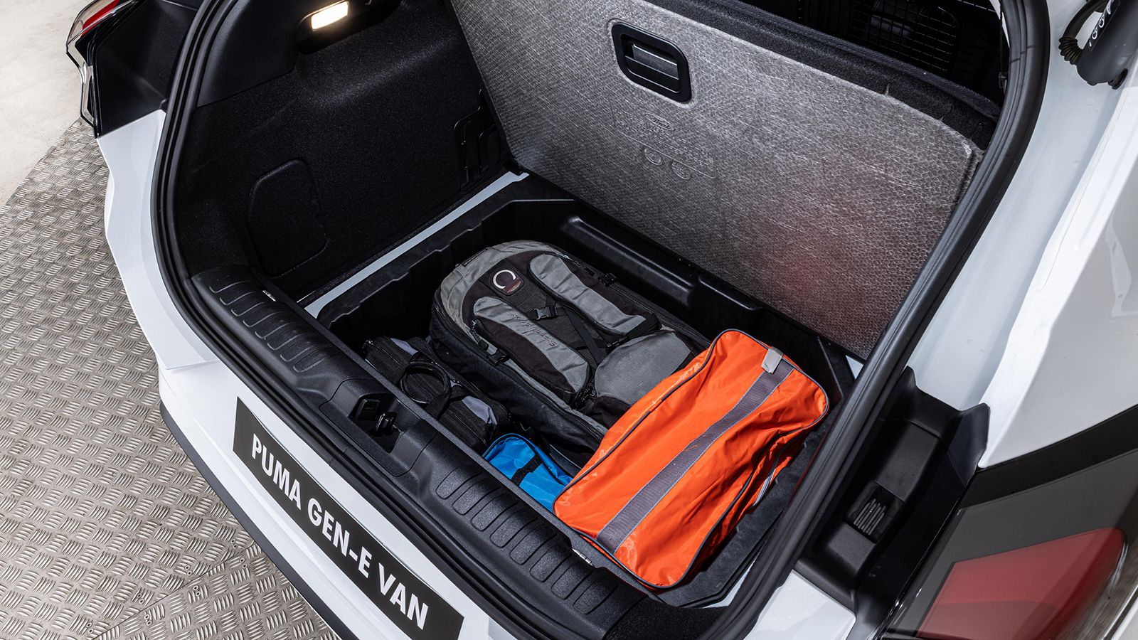 Ford Puma Gen-E Van: gigabox με φορτίο