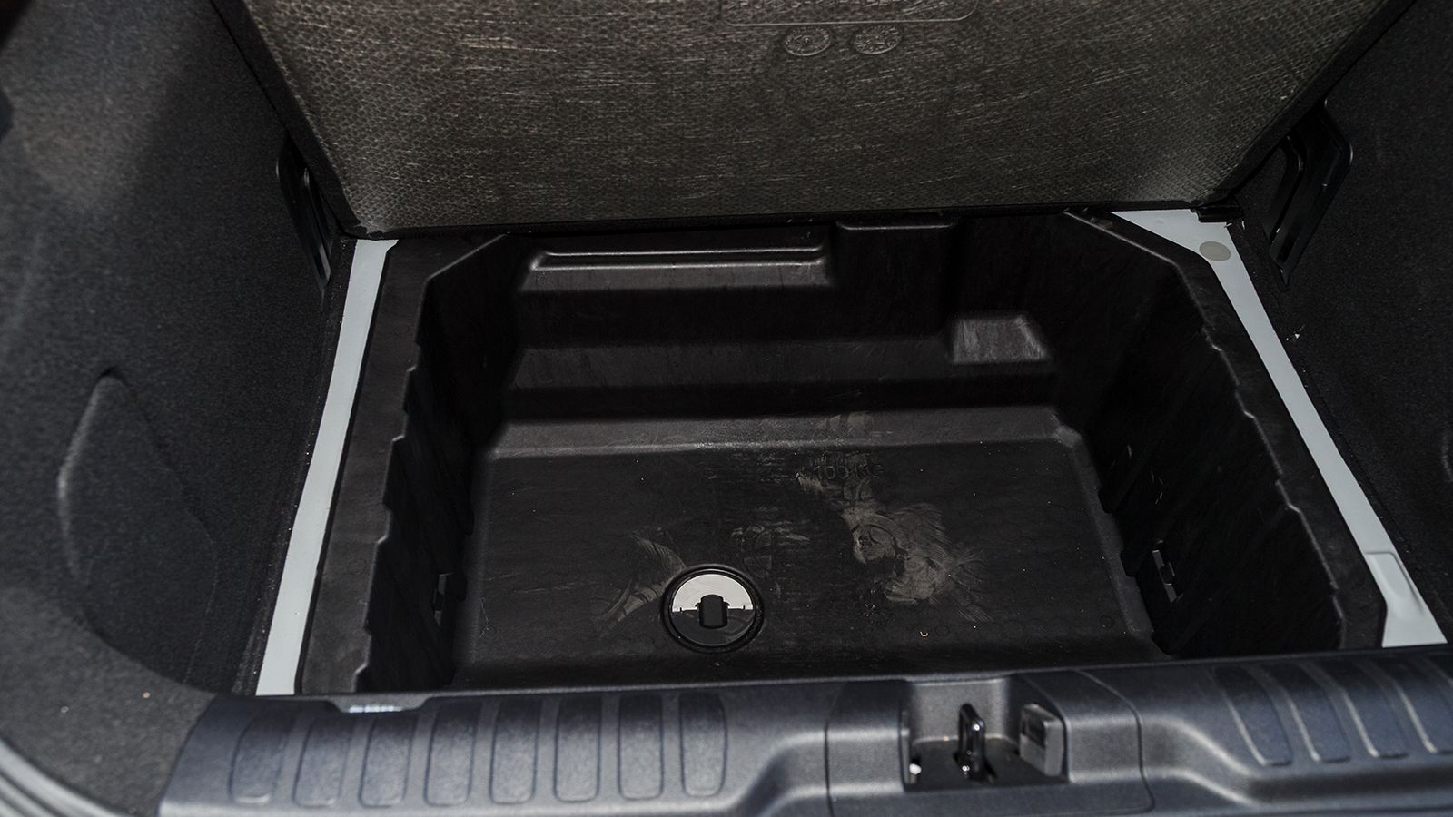Ford Puma Gen-E Van: gigabox άδειο