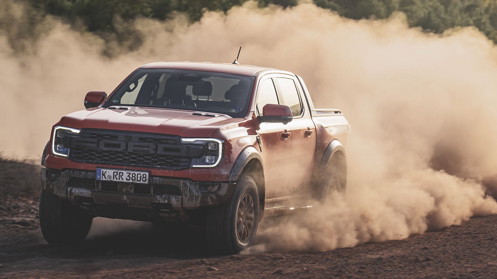 Οδηγούμε στην Ισπανία το νέο Ford Ranger Raptor που ήδη διατίθεται και στην ελληνική αγορά με κόστος από 54.250 ευρώ (προ φόρων). 