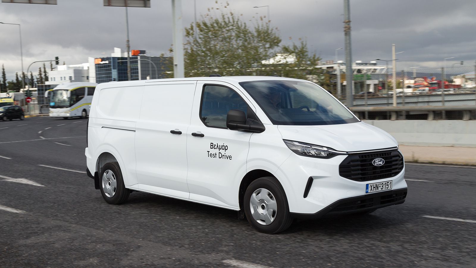 H διάκριση του νέου Transit Custom στον διαγωνισμό «International Van of the Year» για το 2024, είναι η 5η για την Ford Pro! 