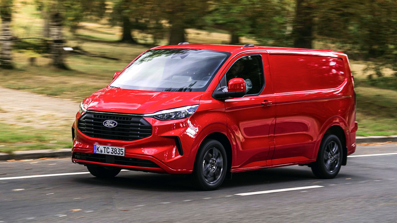 Ford Transit Custom σε κίνηση, πλαϊνή 3/4.