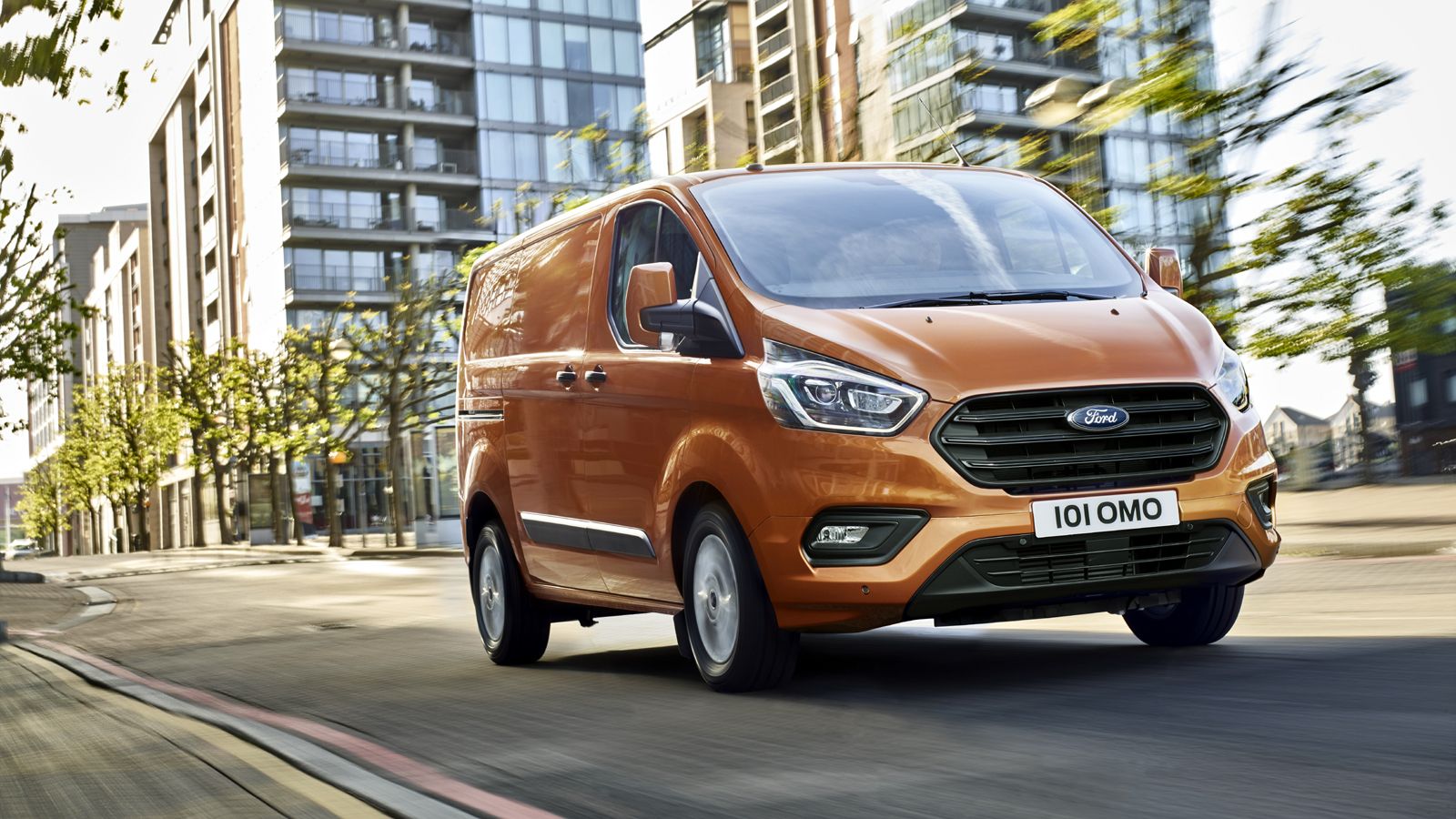 Όφελος έως και 6.839 ευρώ προσφέρει ο Ford για το Transit Custom (συγκεκριμένο αριθμό οχημάτων στην έκδοση «Trend»).