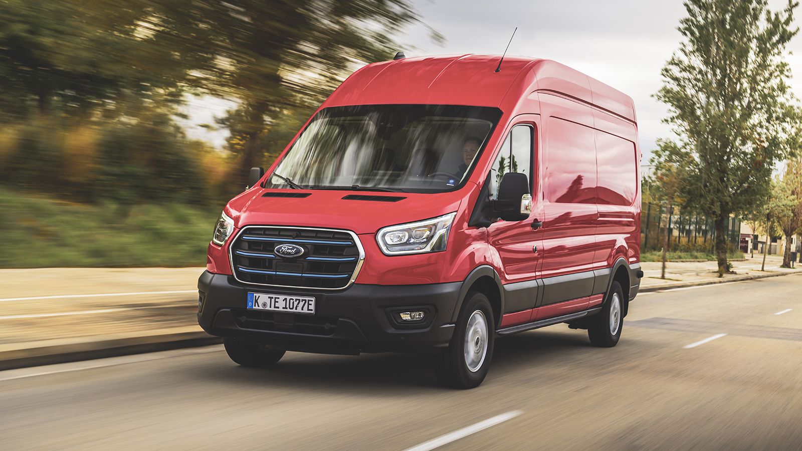 Οδηγούμε στους δρόμους της Βαρκελώνης το πολυαναμενόμενο Ford E-Transit.