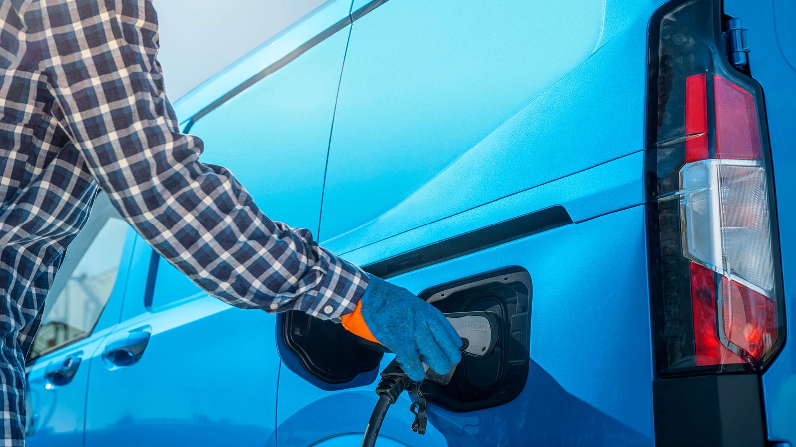 Με τη νέα μπαταρία των 46kWh, με φόρτιση 10 λεπτών σε παροχές 100kW μπορεί να ανακτηθεί αυτονομία 114km!