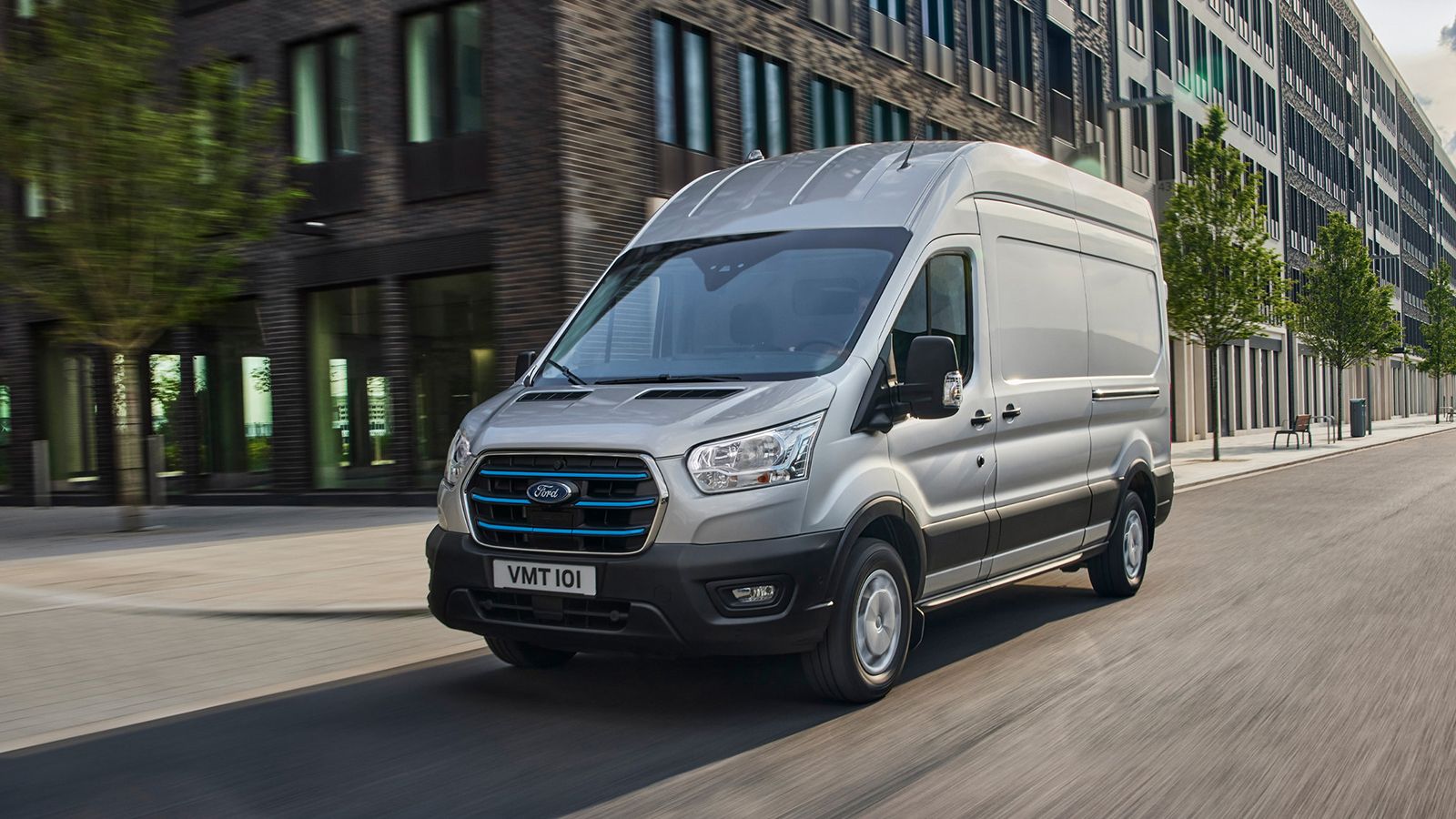 Ετοιμοπαράδοτο, για περιορισμένο αριθμό οχημάτων, είναι στην παρούσα φάση το Ford E-Transit με την μπαταρία των 68kWh και τα 184 ή 269 άλογα!