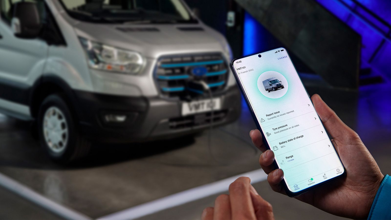 Πολλαπλές ψηφιακές υπηρεσίες της Ford Pro βελτιώνουν την αποδοτικότητα για τον οδηγό και τον κάτοχο του ηλεκτρικού E-Transit. 