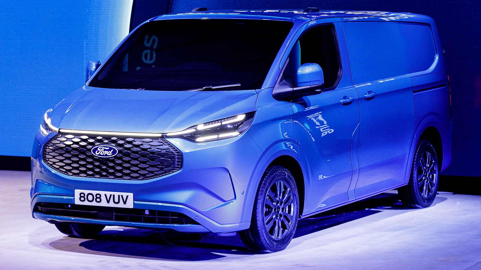 To νέο Ford E-Transit Custom θα επιδεικνύει έως και κατά 40% μειωμένο κόστος χρήσης σε σχέση με τις συμβατικές εκδόσεις του! 