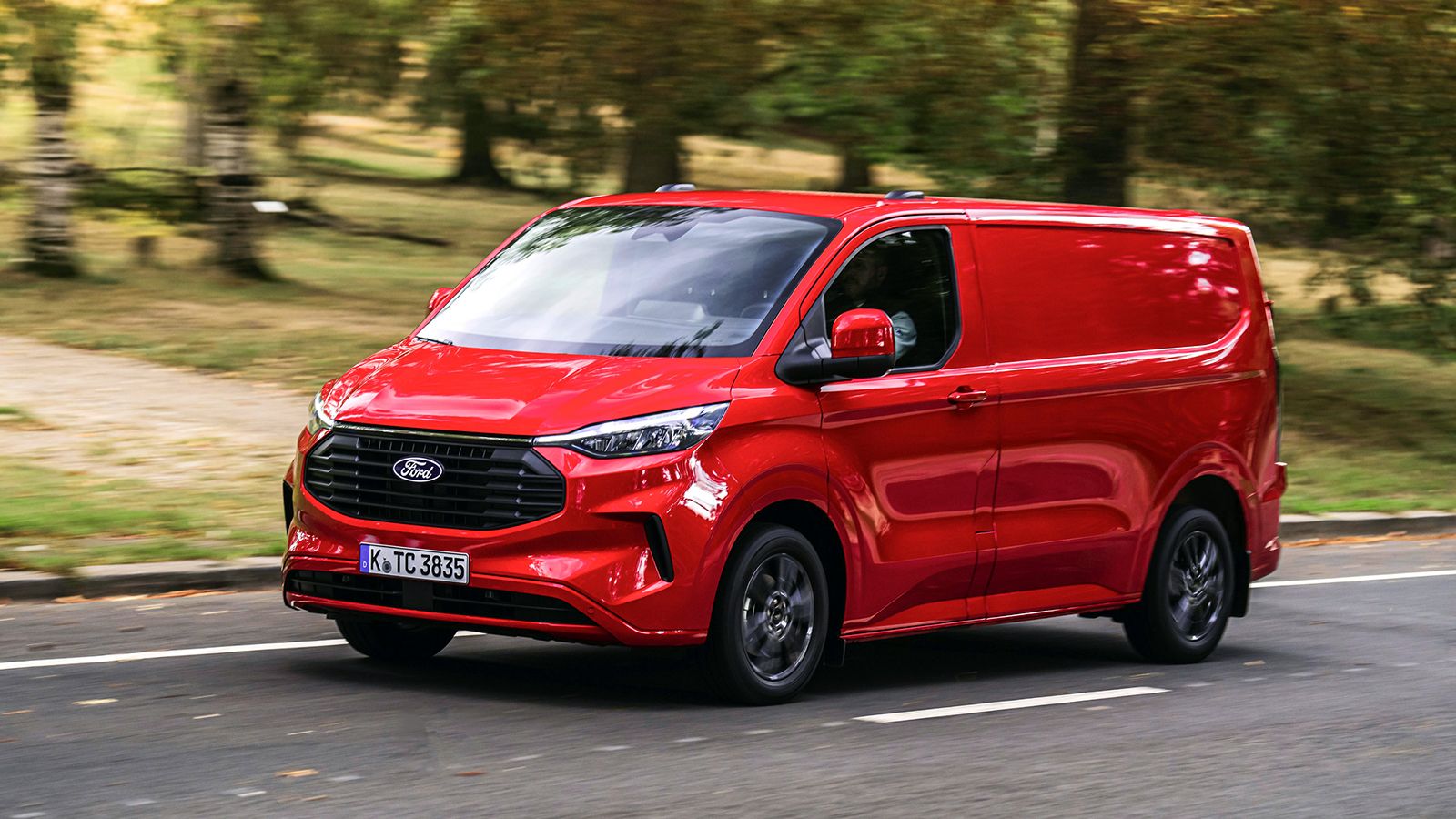 Το νέο Ford E-Transit Custom διακρίνεται για την αποδοτικότητα, την αξιοπιστία και το υψηλό τεχνολογικό του υπόβαθρο σε τομείς όπως η άνεση & η ασφάλε