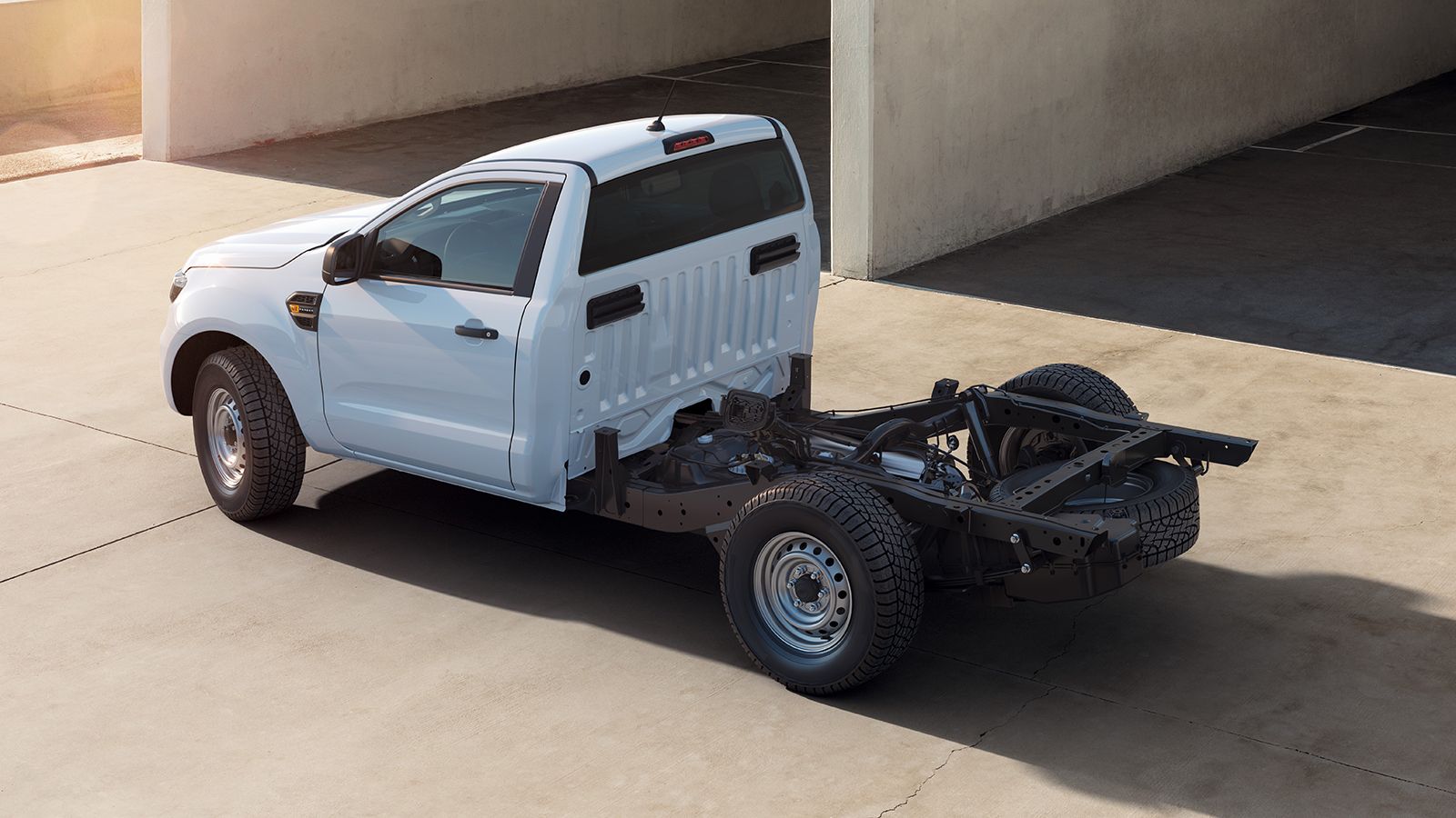 Η νέα έκδοση «Chassis Cab» του Ford Ranger θα είναι διαθέσιμη προς παραγγελία και στην ελληνική αγορά από τον Ιανουάριο του 2021. 