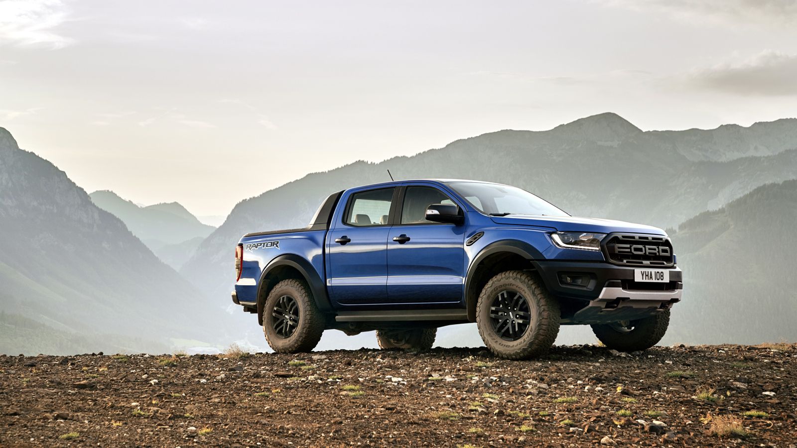 To εντυπωσιακό Ranger Raptor είναι διαθέσιμο ήδη στην Ελλάδα από 55.802 ευρώ με τη Ford να προσφέρει ειδικό προωθητικό πρόγραμμα για παραγγελίες έως 1