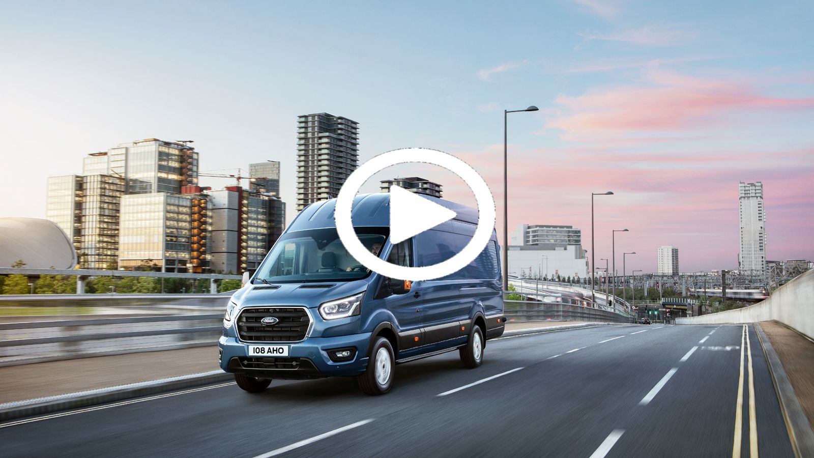 Το νέο Ford Transit ξεκινά μέσα στον Οκτώβριο της εμπορική του πορεία και στην ελληνική αγορά με πολλαπλές αναβαθμίσεις σε όλους τους τομείς.