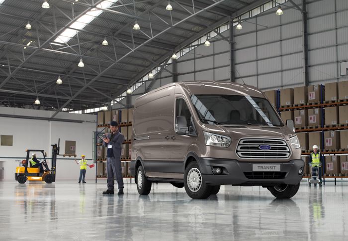 Με διαφοροποιημένη σχεδίαση σε σχέση με τις εκδόσεις Transit Custom αναμένεται να λανσαριστούν οι βαρύτερες εκδόσεις του νέου Ford Transit.