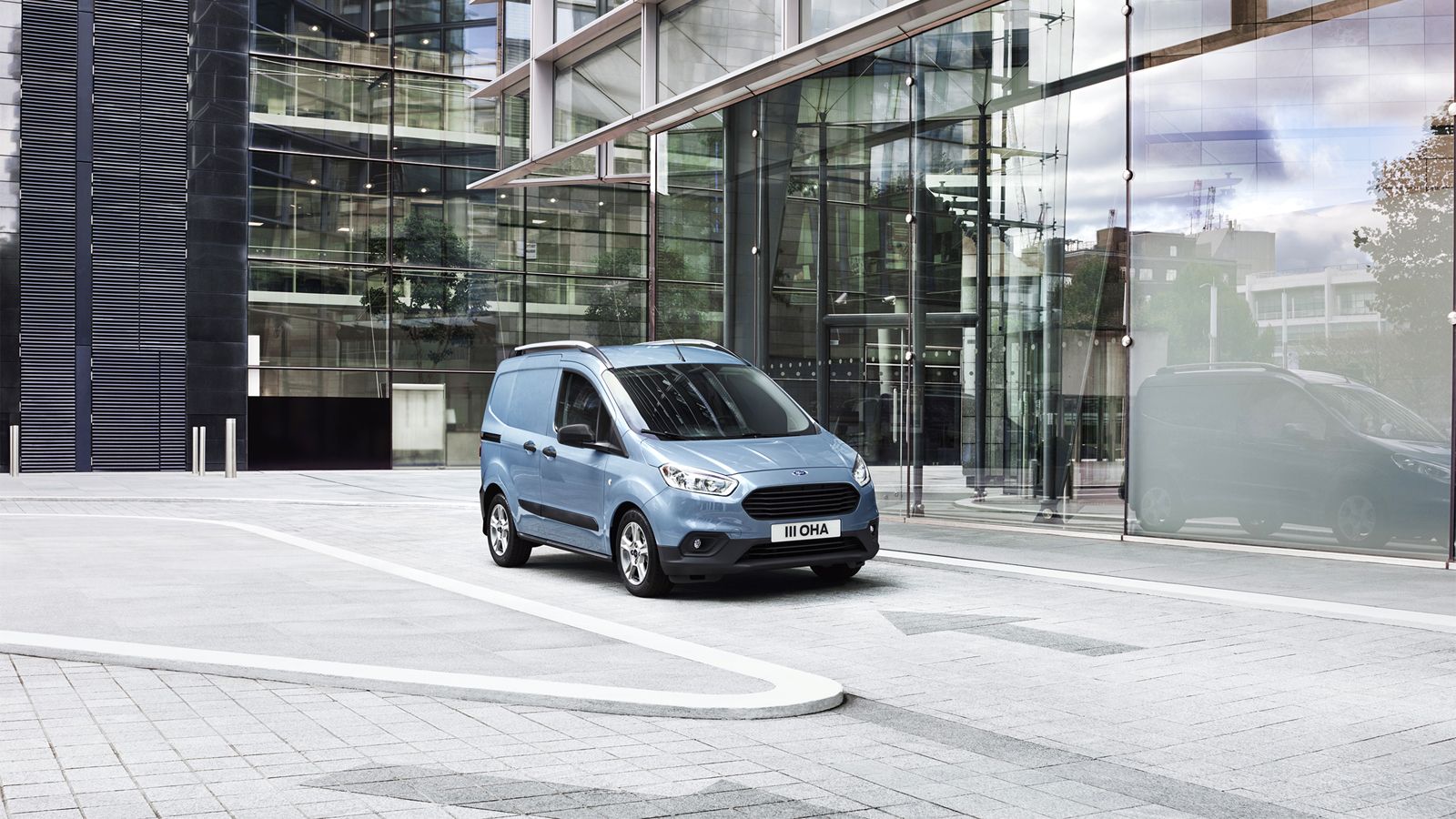 Σημαντικά ανανεωμένο, το νέο Ford Transit Courier είναι σε θέση να υποστηρίξει φορτία με βάρος έως και 590 κιλών ή όγκο έως και 2,4κ.μ.