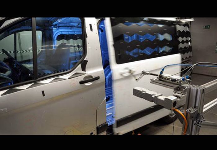 Περισσότερο από 500.000 φορές ανοιγοκλείνουν οι πόρτες του νέου Ford Transit προκειμένου να διαπιστωθεί η αξιοπιστία τους. 