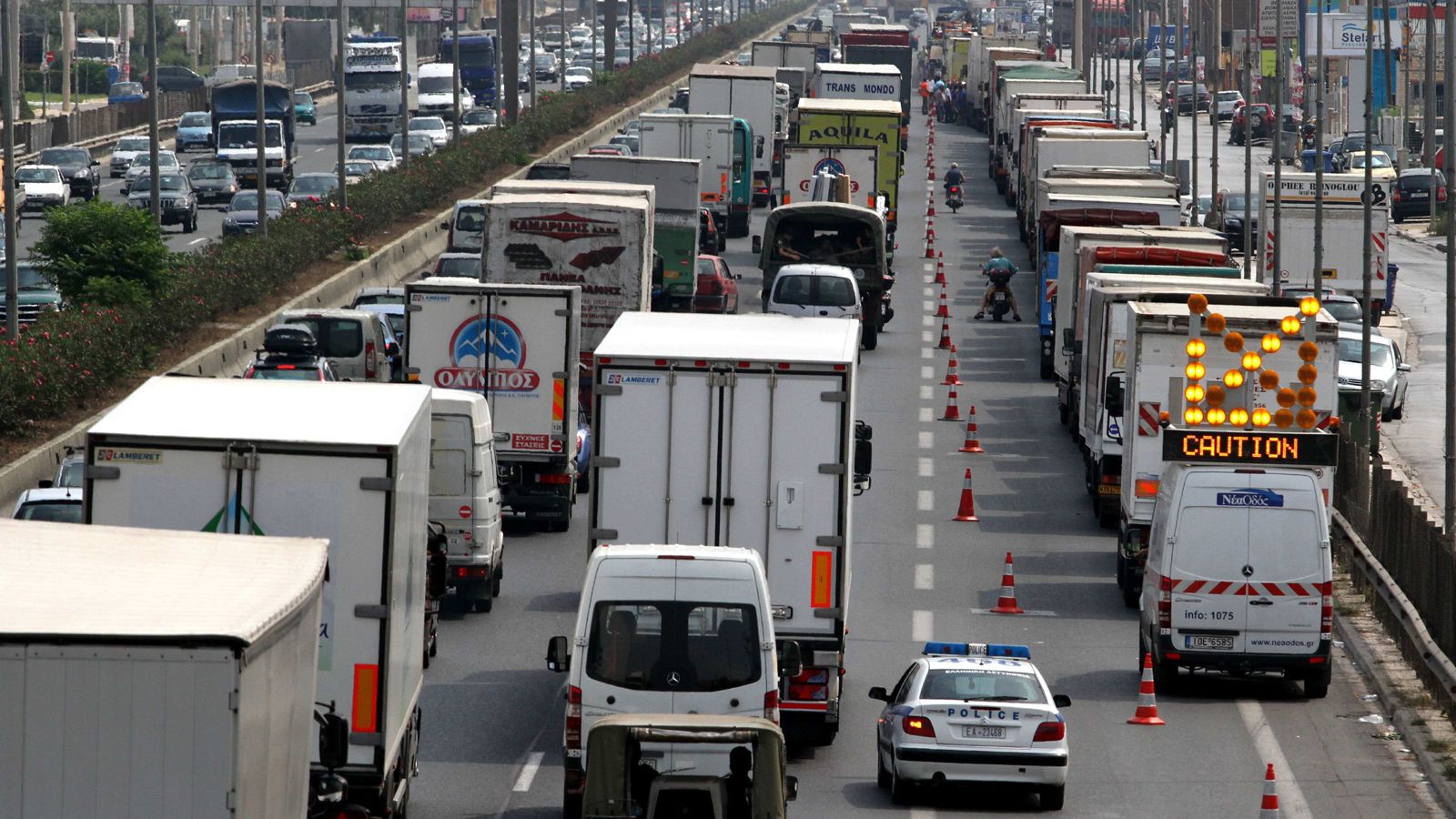 Ειδικές ρυθμίσεις και απαγορεύσεις της κυκλοφορίας των φορτηγών στο εθνικό οδικό δίκτυο θα ισχύσουν κατά το 3ήμερο της 28ης Οκτωβρίου.