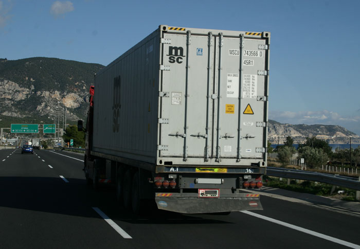 Απελευθερώνονται οι άδειες φορτηγών Δ.Χ.