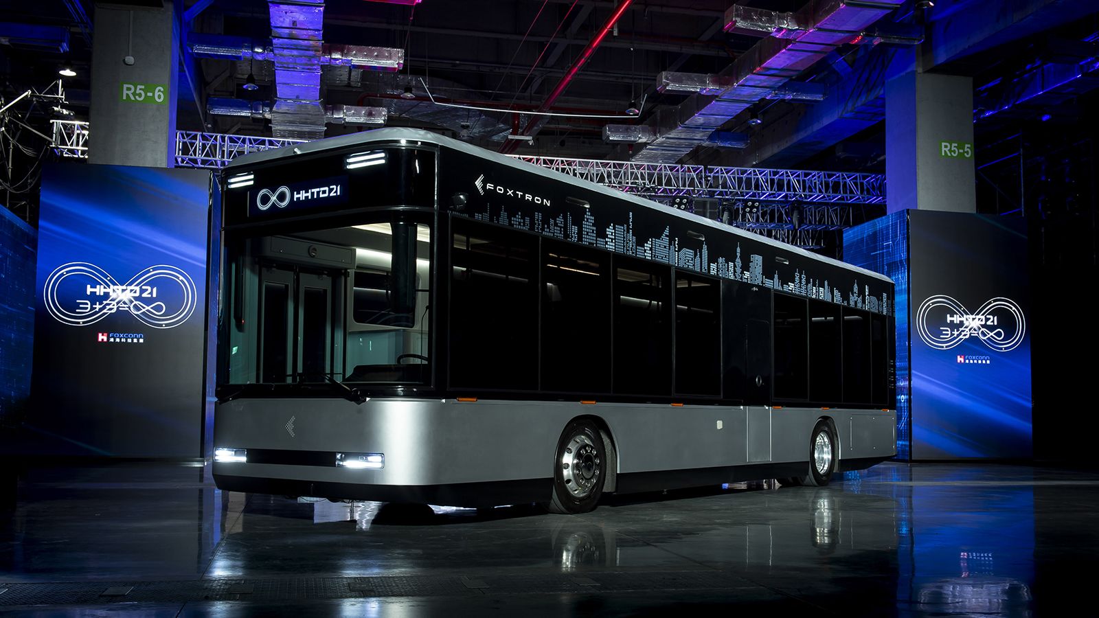 Το ηλεκτρικό λεωφορείο Model T υπόσχεται αυτονομία άνω των 400 χλμ.