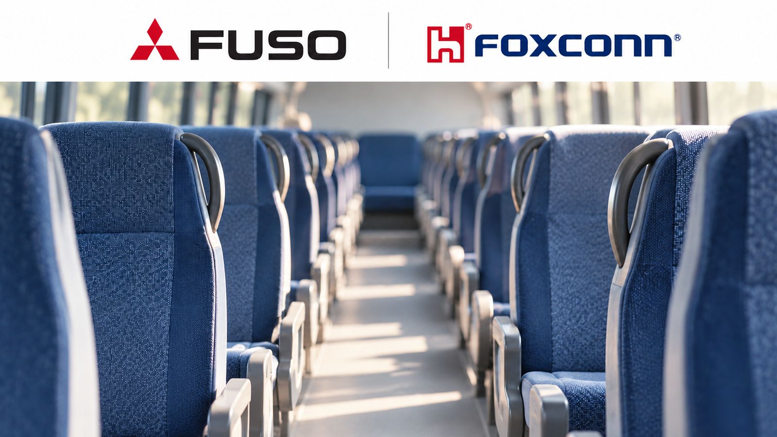 Λογότυπα FUSO και Foxconn πάνω από εικαστική απεικόνιση εσωτερικού λεωφορείου με μπλε καθίσματα.