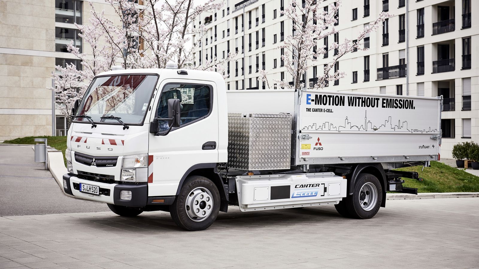 Οι ηλεκτροκίνητες εκδόσεις του Fuso Canter E-Cell ξεκινούν νέο κύκλο πιλοτικών δοκιμών σε πραγματικές συνθήκες χρήσης στη Στουτγάρδη.
