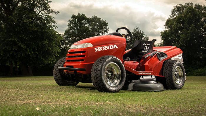 Η νέα… μηχανή του γκαζόν που παρουσίασε η Honda ονομάζεται «Mean Mower» και μπορεί να αναπτύξει ταχύτητες έως και 210 χλμ./ώρα.