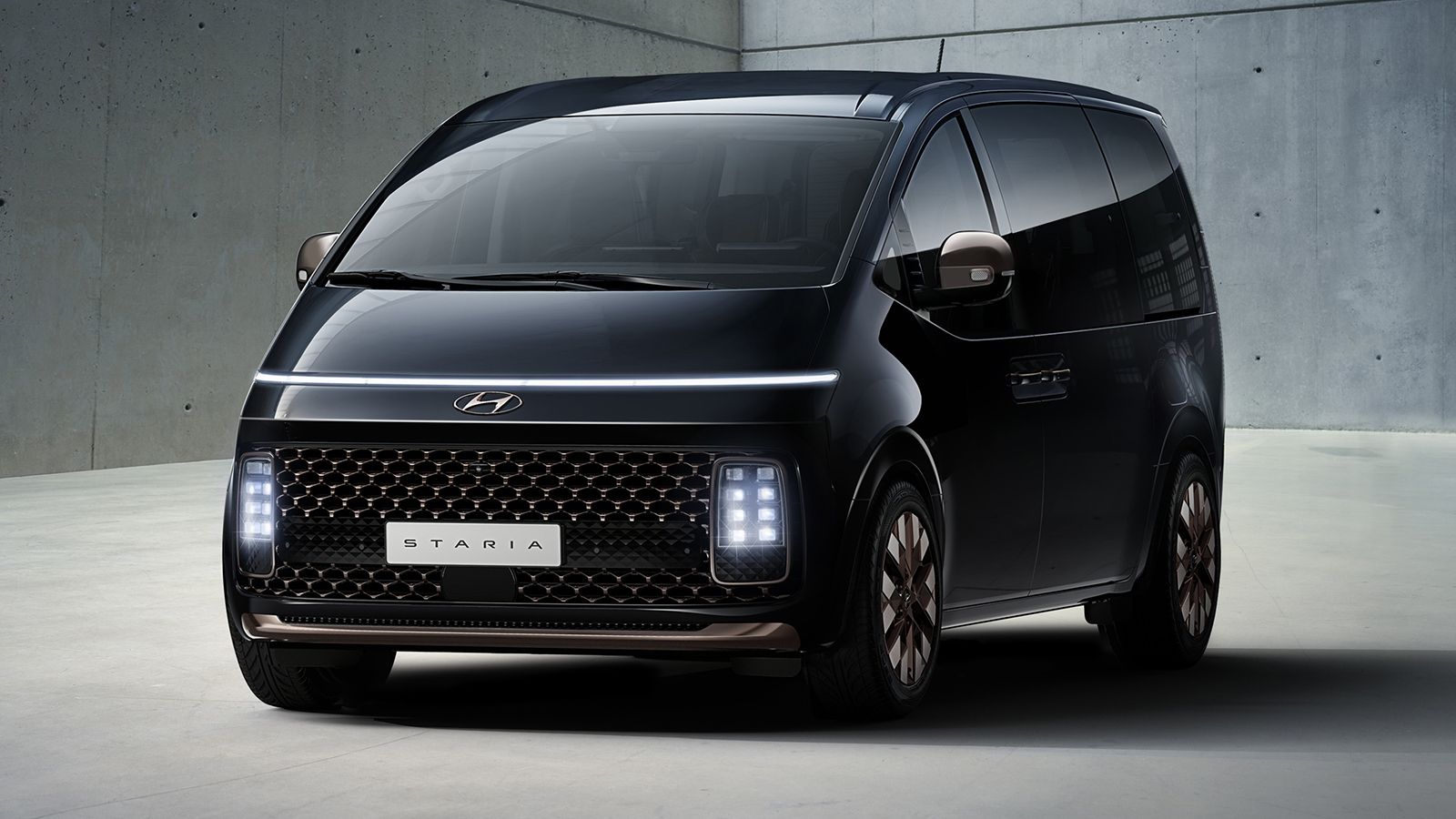 Μια ματιά στο μέλλον της Hyundai παίρνουμε με το STARIA των έως και 11 θέσεων.