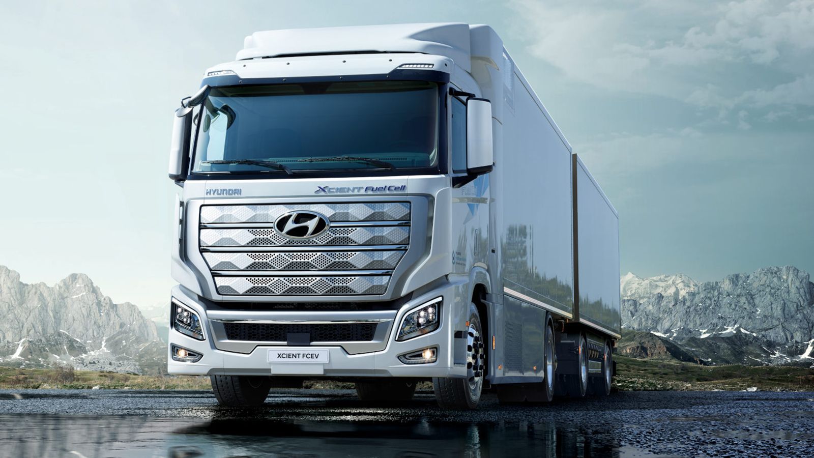Το XCIENT Fuel Cell είναι το πρώτο φορτηγό υδρογόνου μαζικής παραγωγής της Hyundai που ξεκινά την εμπορική του πορεία στην ΕΕ…