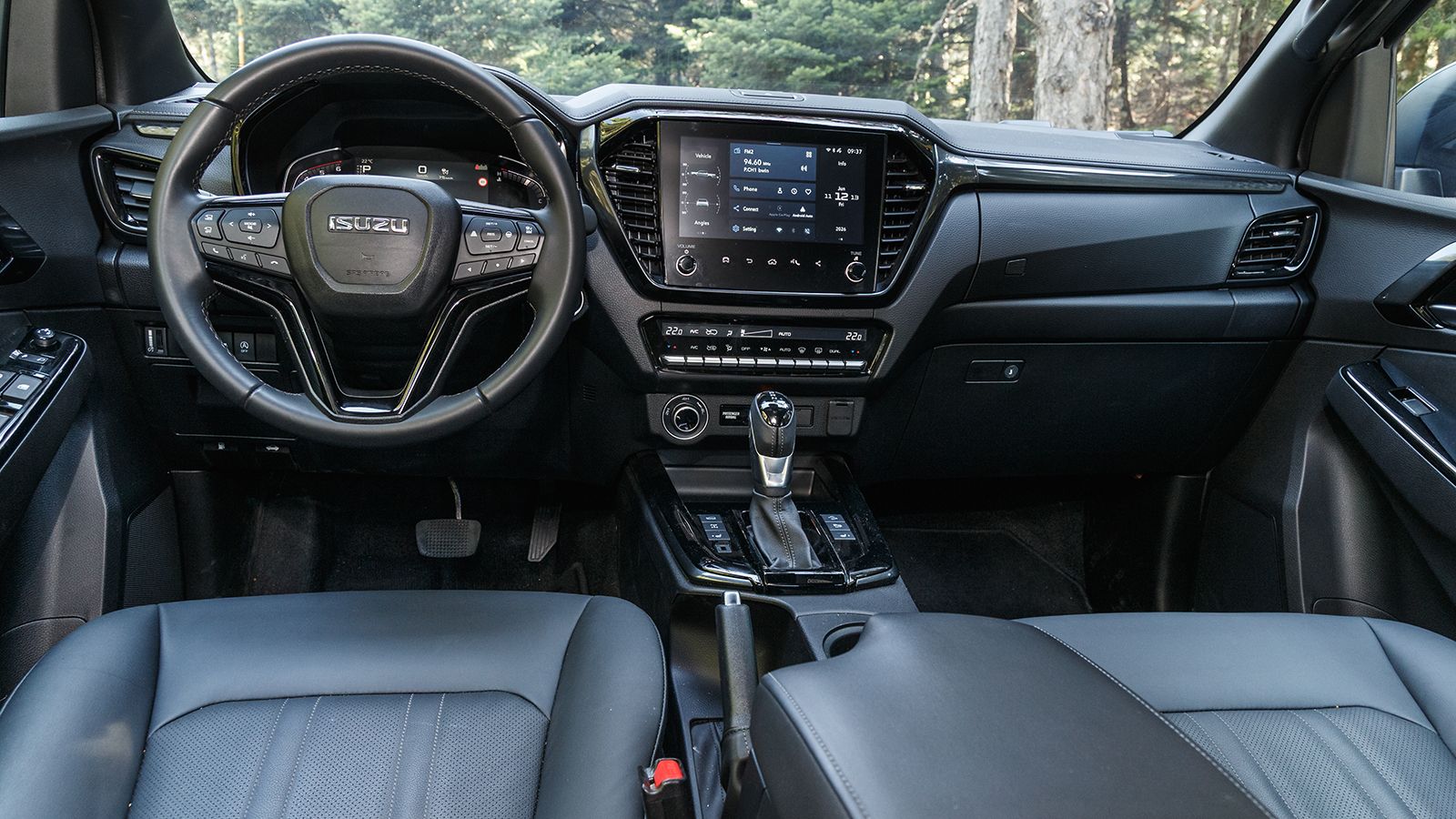 Isuzu D-Max Double Cab 2,2 Auto: εσωτερικός διάκοσμος