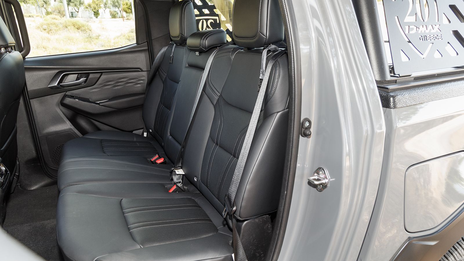 Isuzu D-Max Double Cab 2,2 Auto: καθίσματα 2ης σειράς 