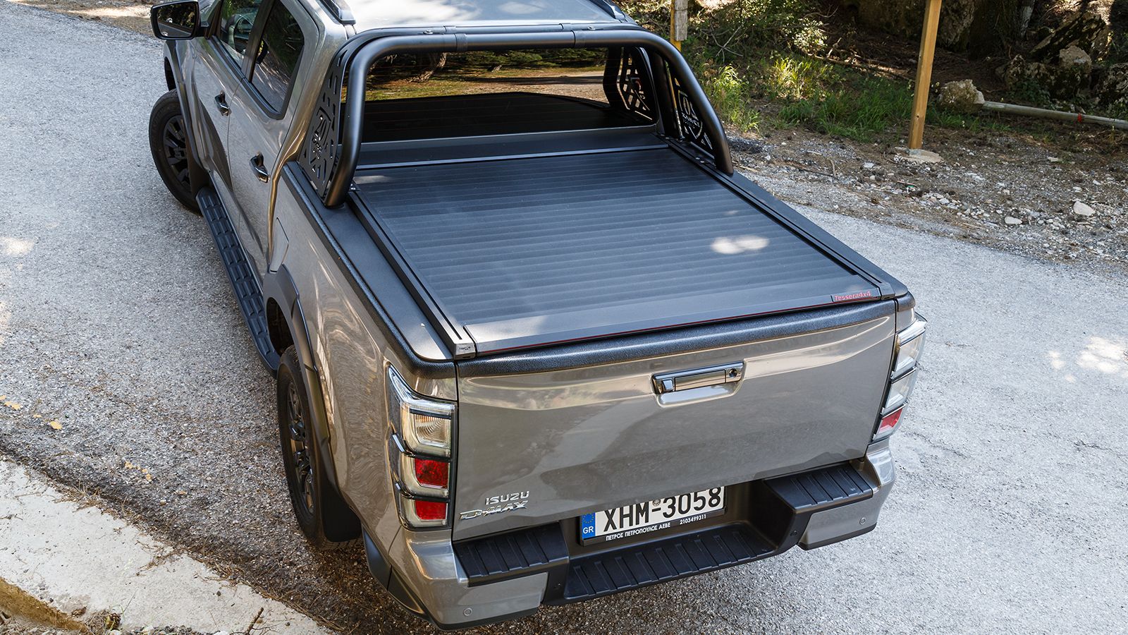 Isuzu D-Max Double Cab 2,2 Auto: κάλυμμα χώρου φόρτωσης