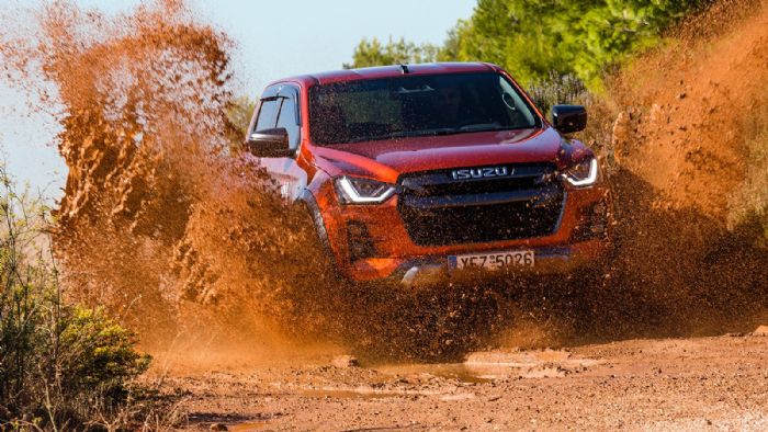Η δυναμική εμφάνιση του Isuzu D-Max μετουσιώνεται στην πράξη όταν το ιαπωνικό Pick-Up βρεθεί στο στοιχείο του: εκτός δρόμου!