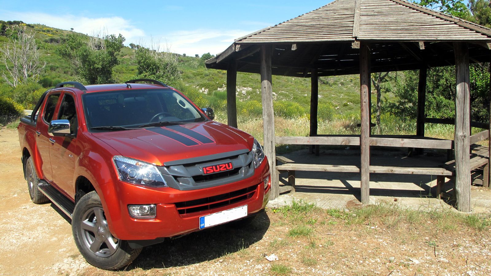 Στο νέο τεύχος του Auto Τρίτη Επαγγελματικά, οδηγούμε πρώτοι τη νέα –συλλεκτική- έκδοση «Arena» του Isuzu D-Max.