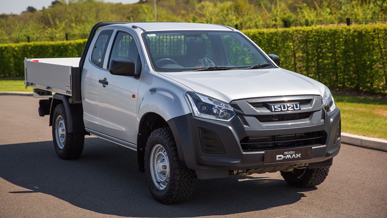 H Isuzu παρουσίασε μια νέα έκδοση του D-Max με ανατρεπόμενο χώρο φόρτωσης για την αγορά της Μ. Βρετανίας. 