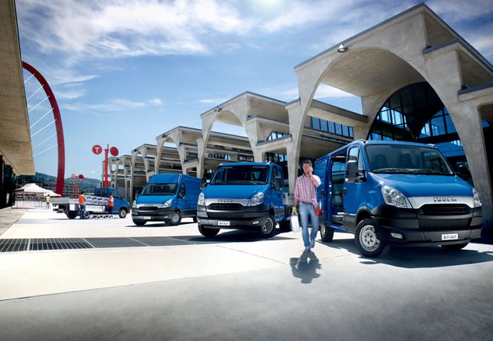 Το Iveco Daily προσφέρεται και σε εκδόσεις με καύσιμο το φυσικό αέριο οι οποίες εφοδιάζονται με έναν κινητήρα ισχύος 136 ίππων.