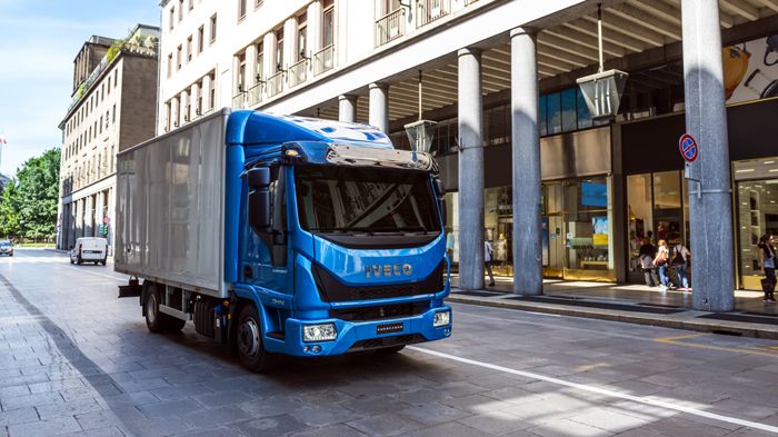 Η Iveco παρουσίασε τη νέα γενιά του Eurocargo που διακρίνεται για την σημαντικά βελτιωμένη αεροδυναμική σχεδίαση της καμπίνας του.