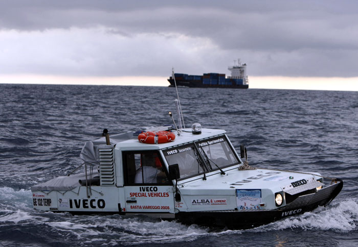 Ένα… αμφίβιο Iveco Daily 4x4