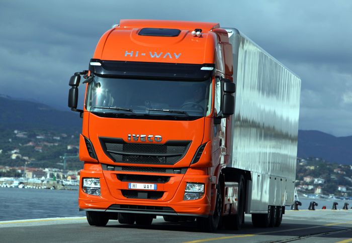 Το νέο Stralis Hi-Way απέσπασε μετά από ψηφοφορία τον τίτλο του «International Truck of the Year» για το 2013, στο πλαίσιο της 64ης ΙΑΑ.
