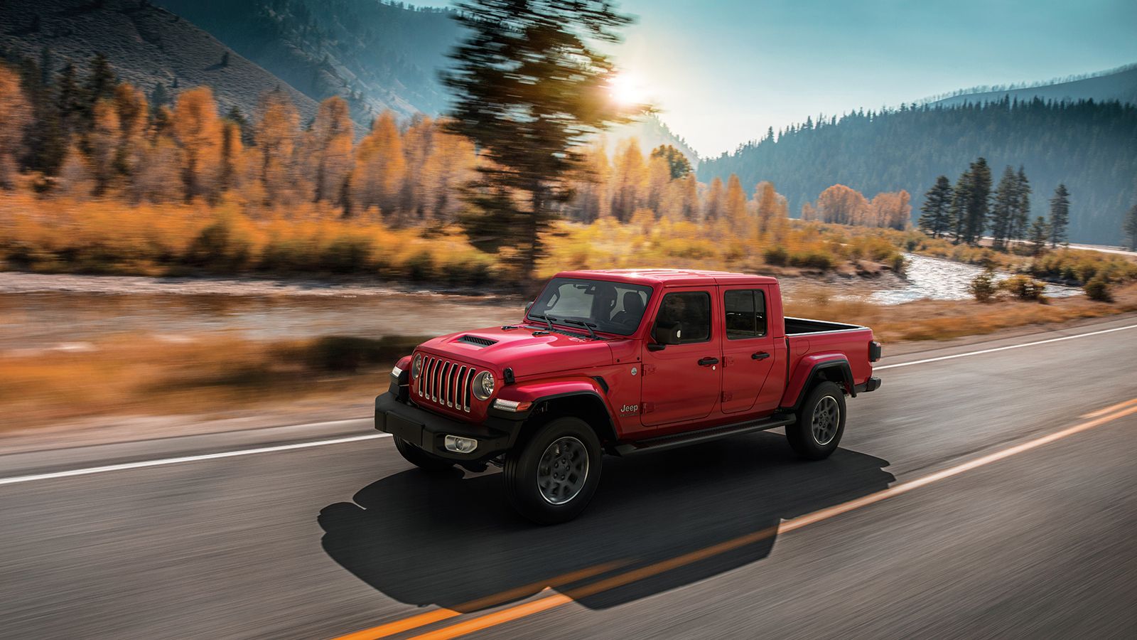 Το νέο Jeep Gladiator Pick-Up αναμένεται να ξεκινήσει την εμπορική του πορεία και στην ελληνική αγορά, το αργότερο μέχρι τον προσεχή Μάιο. 