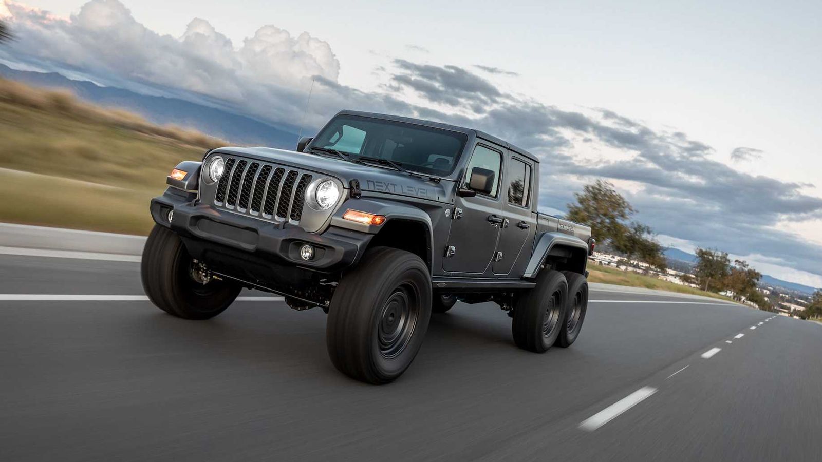 Η εταιρεία Next Level διασκεύασε το νέο Jeep Gladiator σε μια ειδική -6x6- έκδοση.