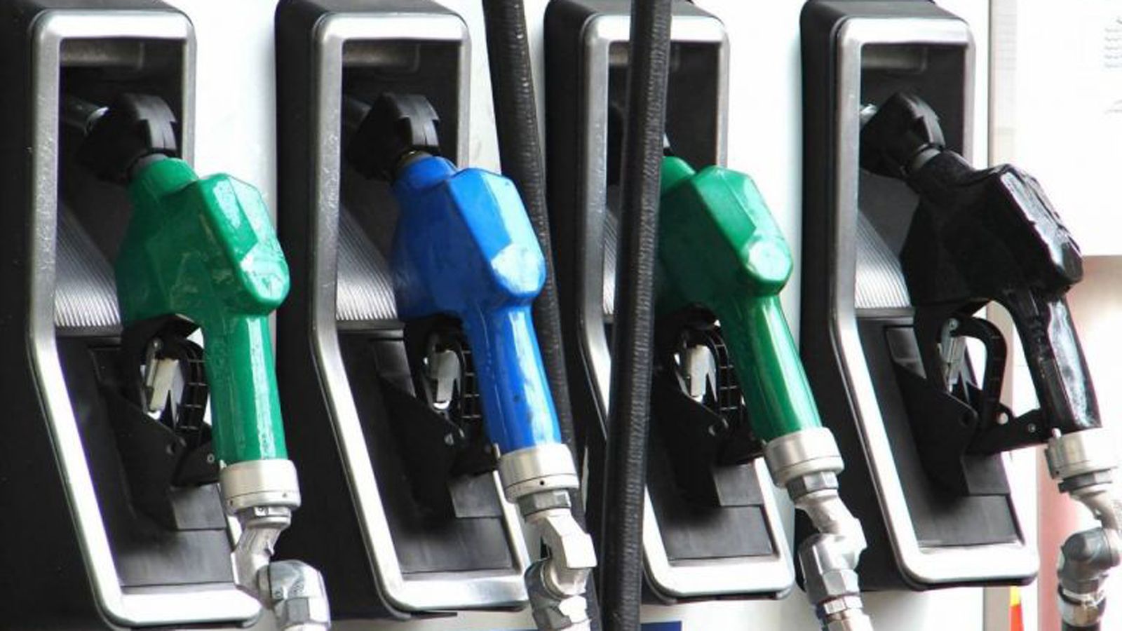 Όσοι καταναλωτές αντιληφθούν φαινόμενα παραπλάνησης στις τιμές καυσίμων, καλούνται να ενημερώσουν σχετικά στην τηλεφωνική γραμμή «1520».