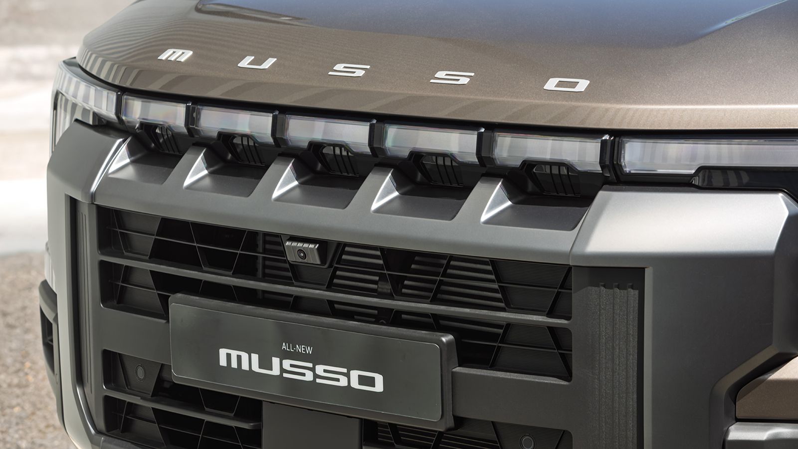 KGM Musso & Musso Grand: λεπτομέρεια αμαξώματος, μάσκα