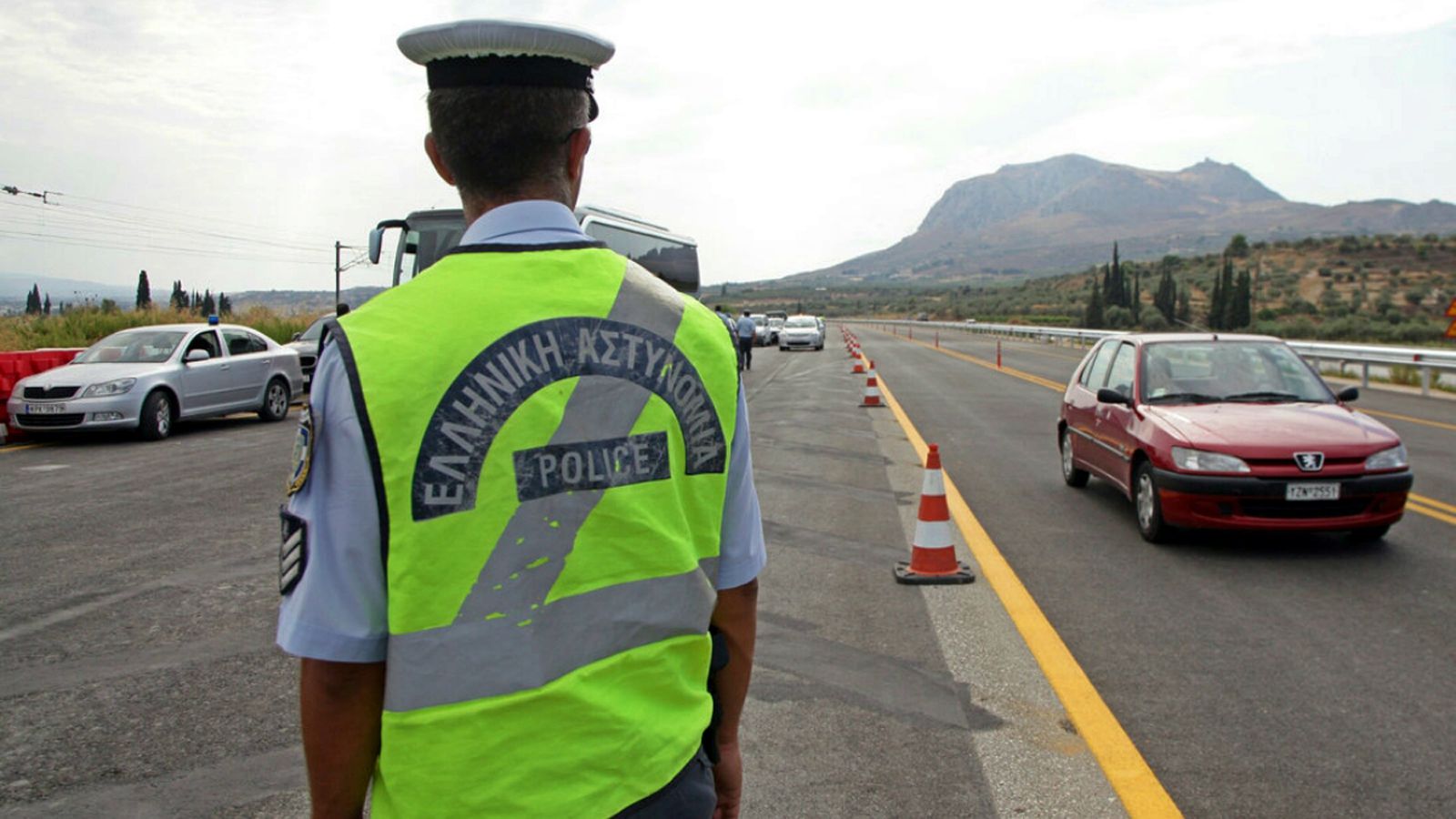 «Φρένο» στη διασύνδεση των προστίμων του ΚΟΚ με τα εισοδηματικά κριτήρια του παραβάτη βάζει η σχετική Επιστημονική Υπηρεσία της Βουλής.